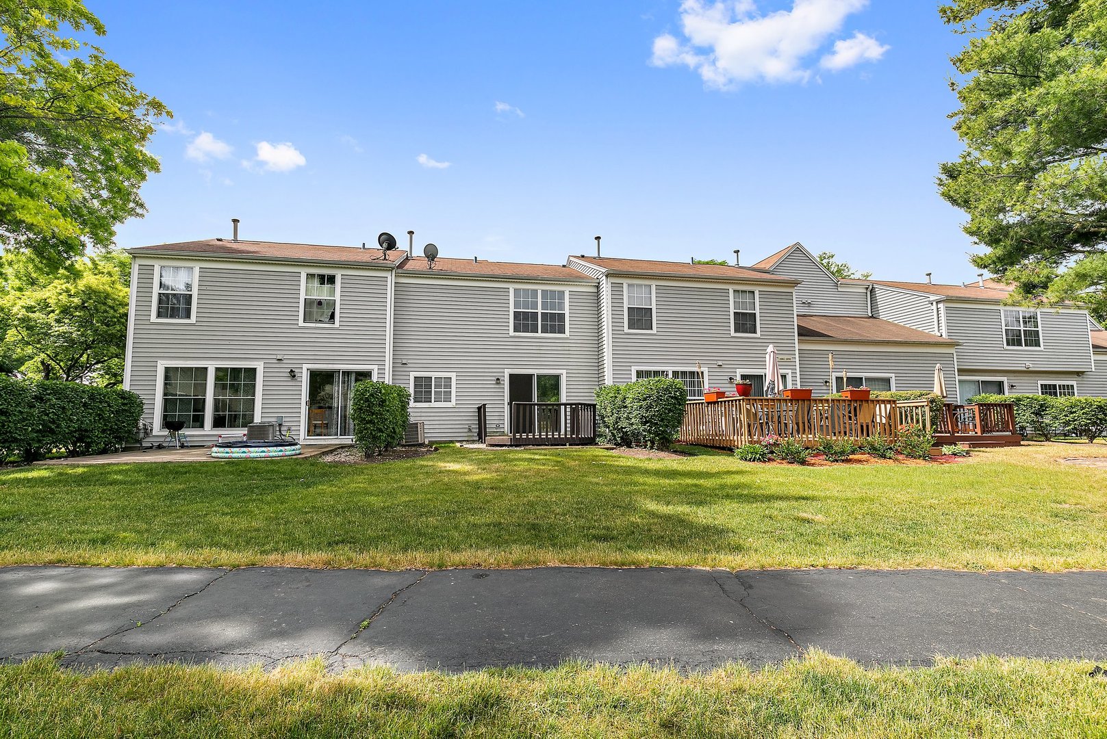 1684 College Green Drive, Elgin, IL 60123