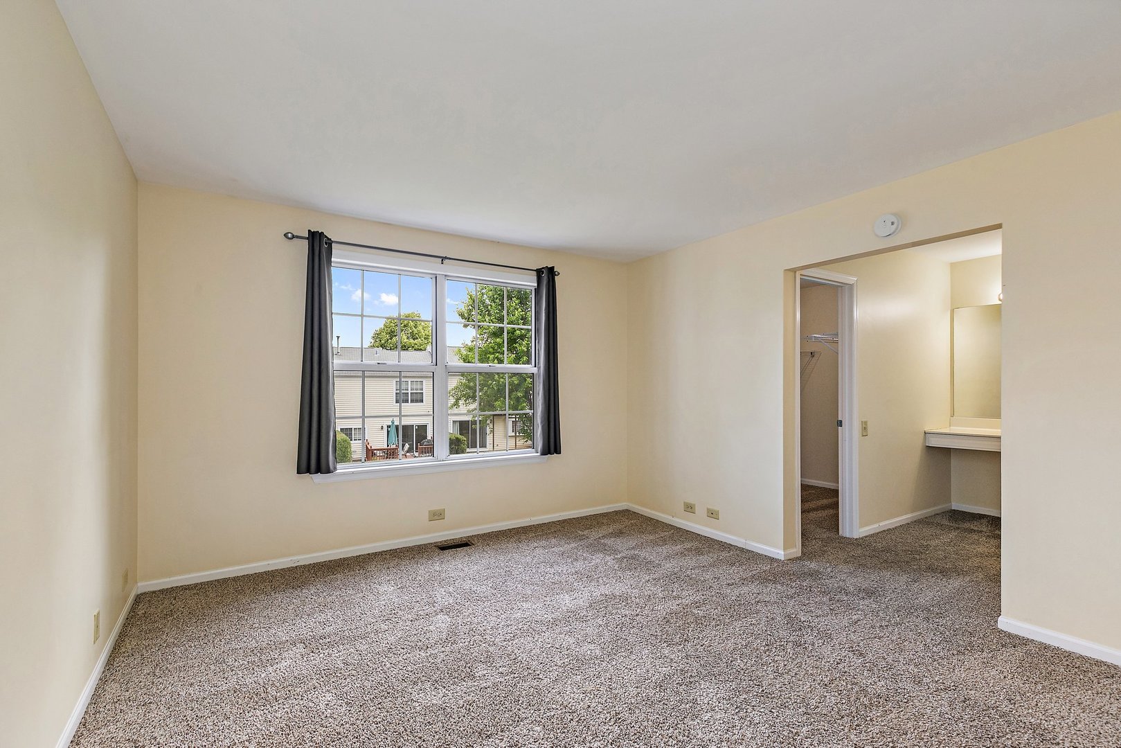 1684 College Green Drive, Elgin, IL 60123