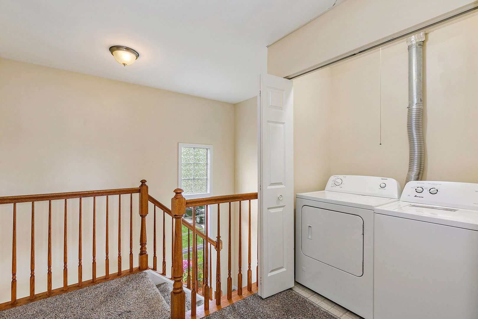 1684 College Green Drive, Elgin, IL 60123