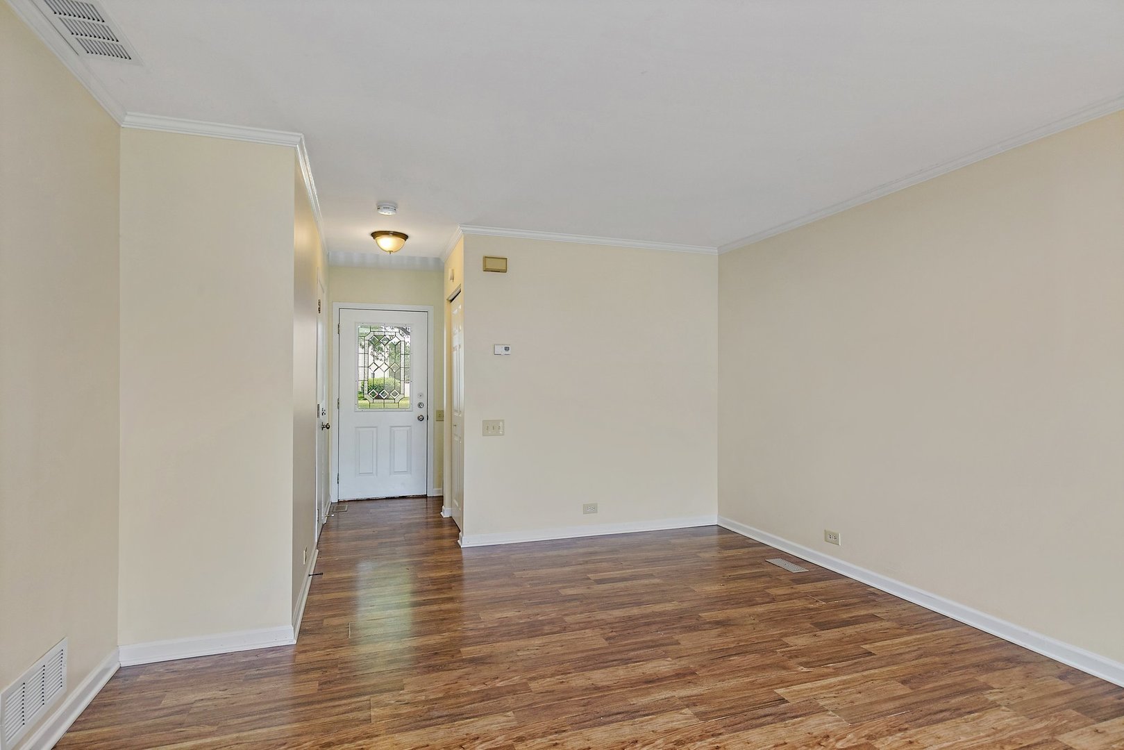 1684 College Green Drive, Elgin, IL 60123