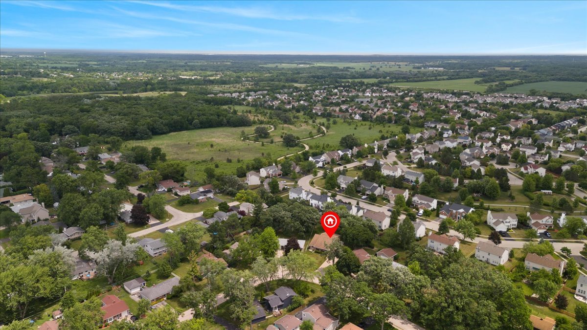 225 Ironwood Drive, Lindenhurst, IL 60046