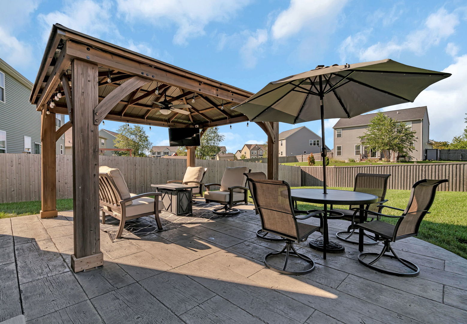 25954 S White Oak Trail, Channahon, IL 60410