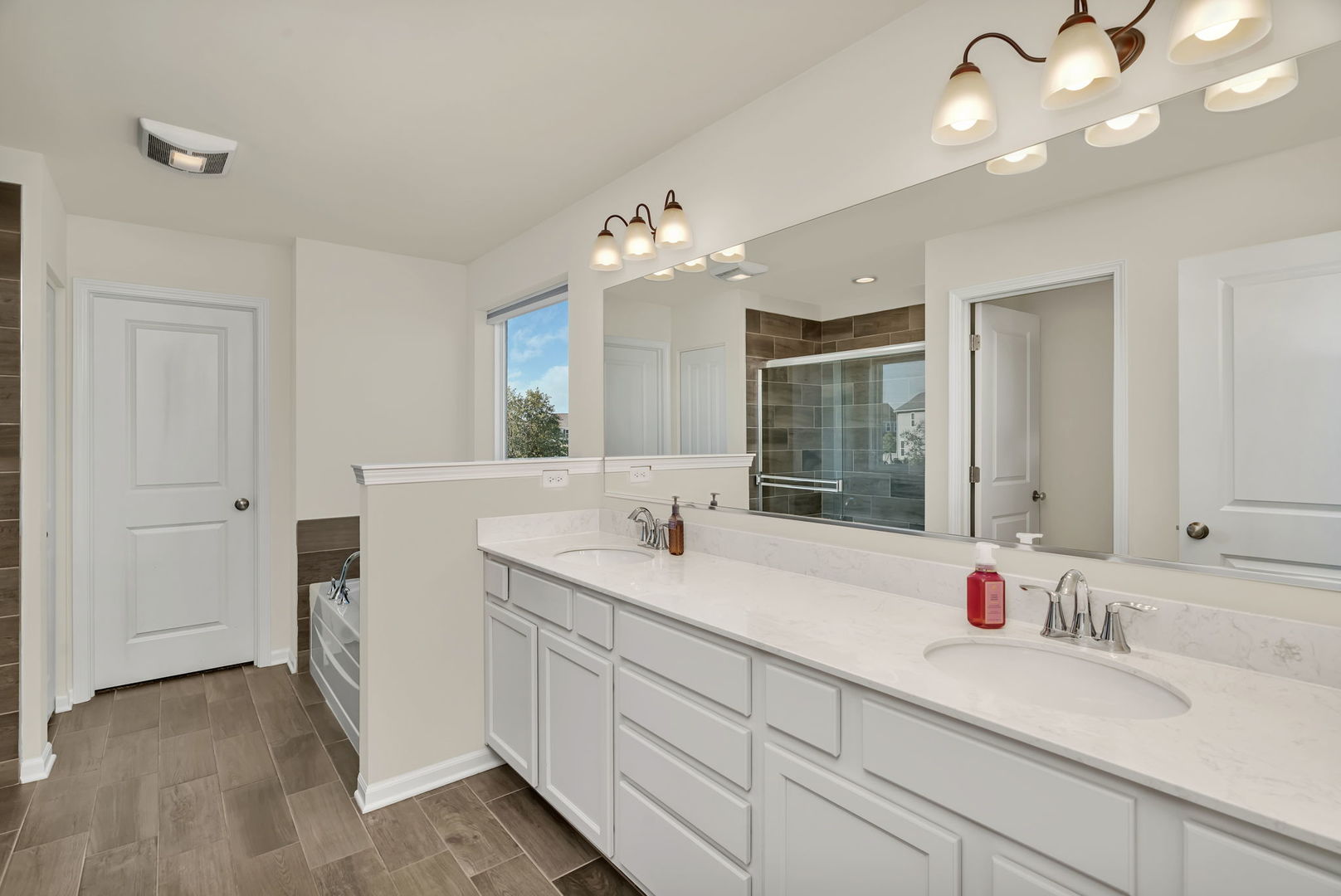 25954 S White Oak Trail, Channahon, IL 60410