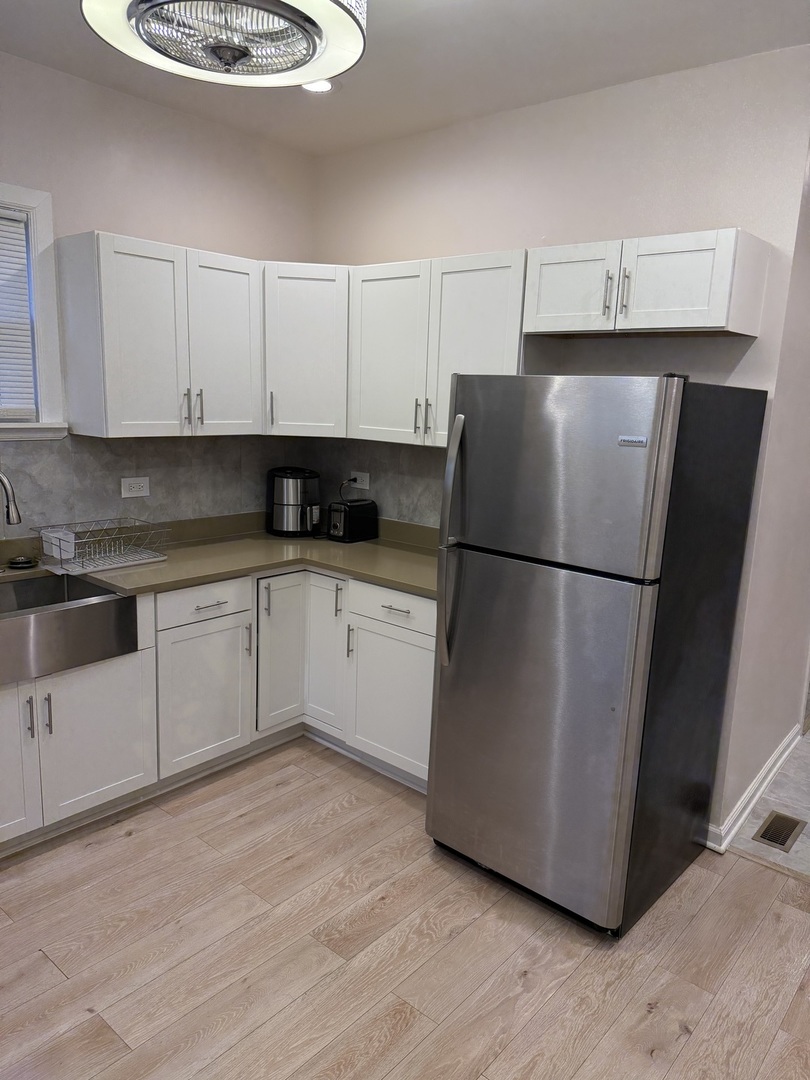 2706 E 78th Street, Chicago, IL 60649