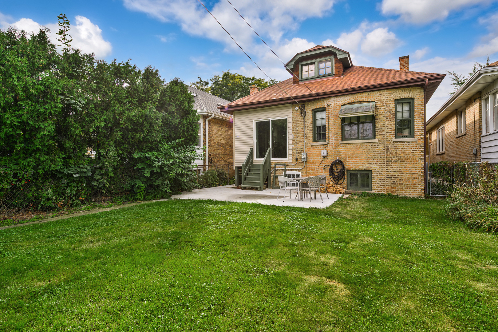 6739 N Rockwell Street, Chicago, IL 60645