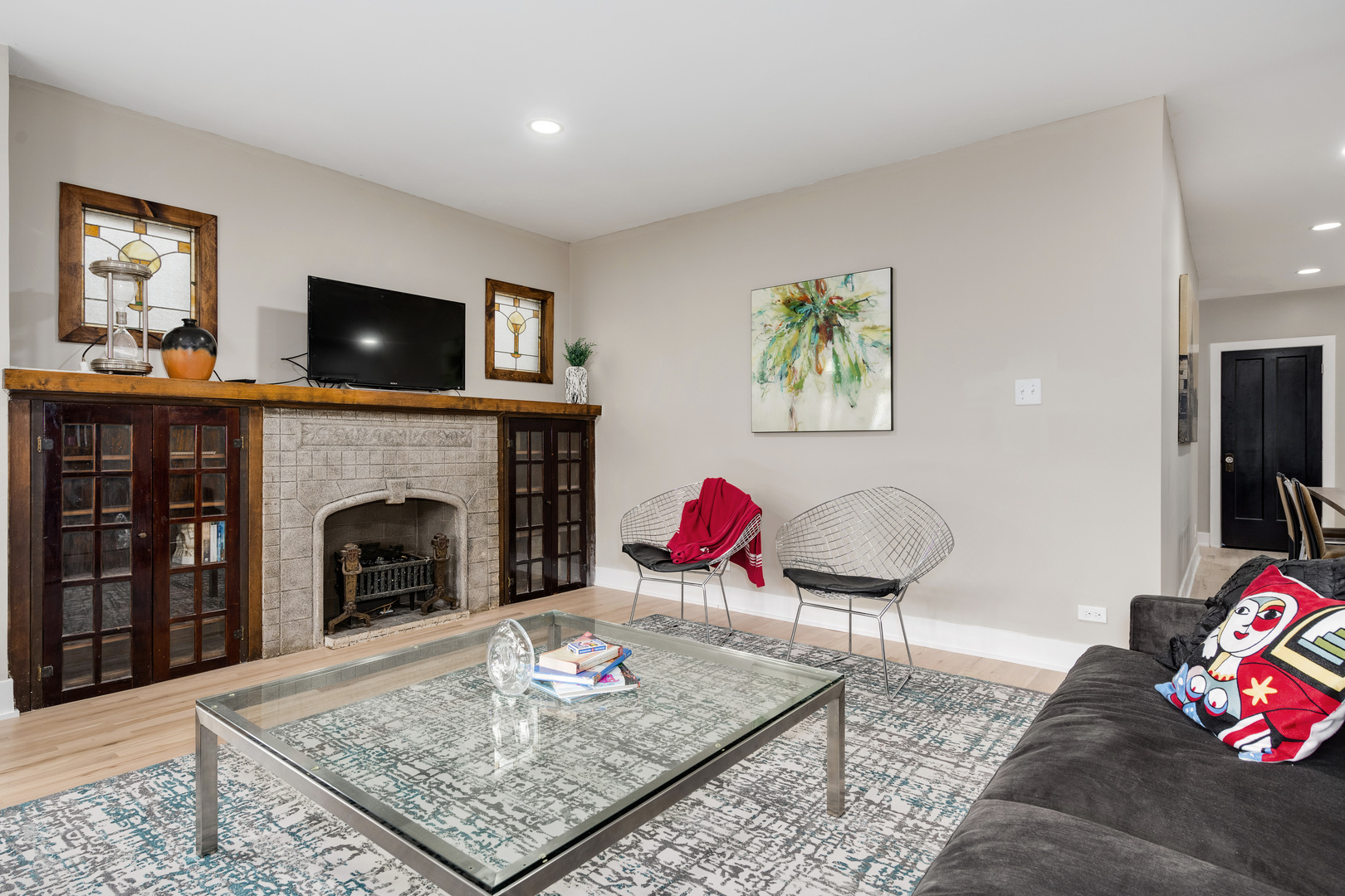 6739 N Rockwell Street, Chicago, IL 60645