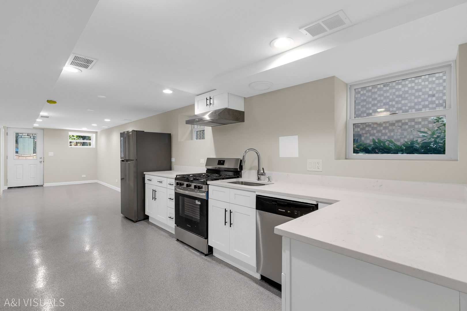 5841 N MEDINA Avenue, Chicago, IL 60646