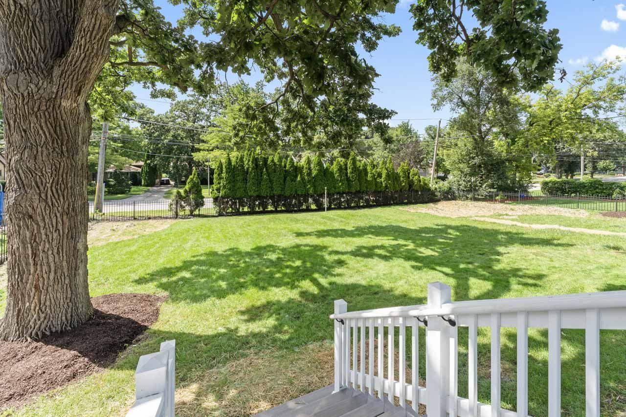 330 N Oaklawn Avenue, Elmhurst, IL 60126