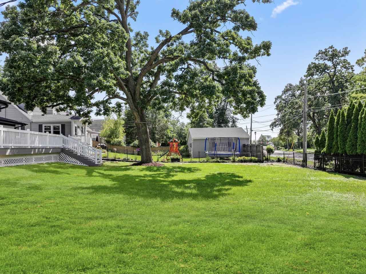330 N Oaklawn Avenue, Elmhurst, IL 60126