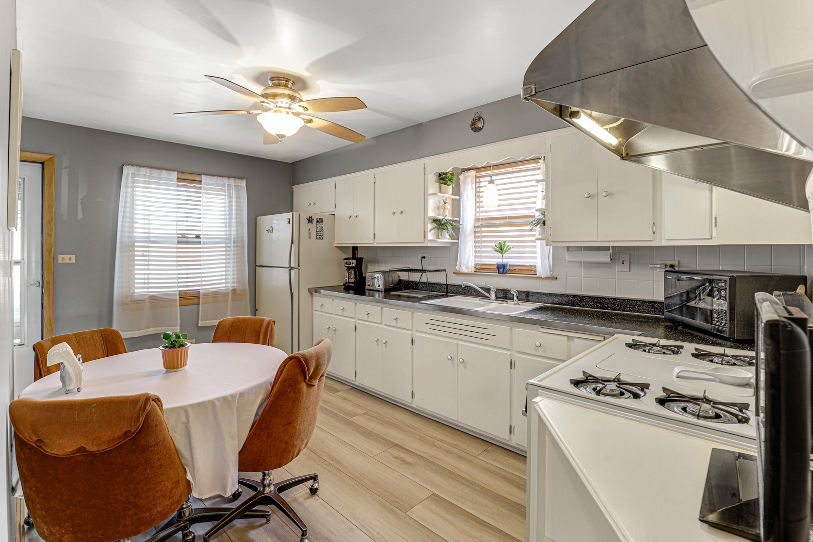 4943 N Newland Avenue, Chicago, IL 60656