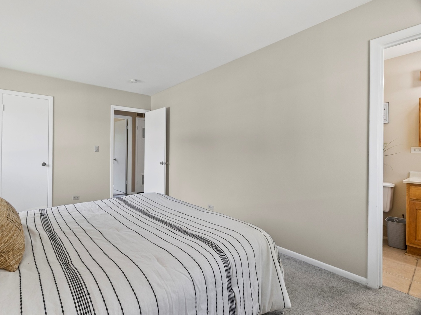 1124 LOVELL Court, Elk Grove Village, IL 60007