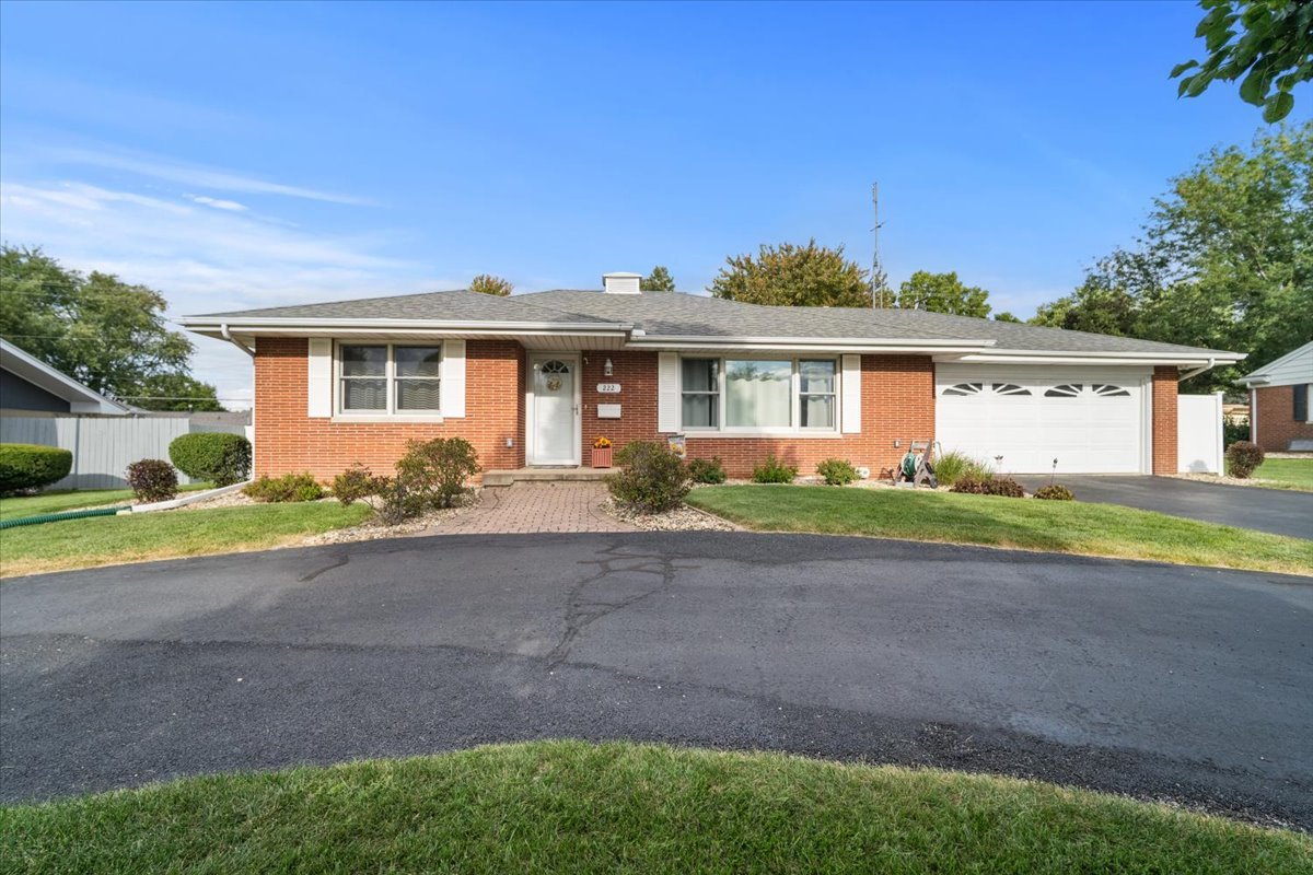 222 Fairway Drive, Bloomington, IL 61701