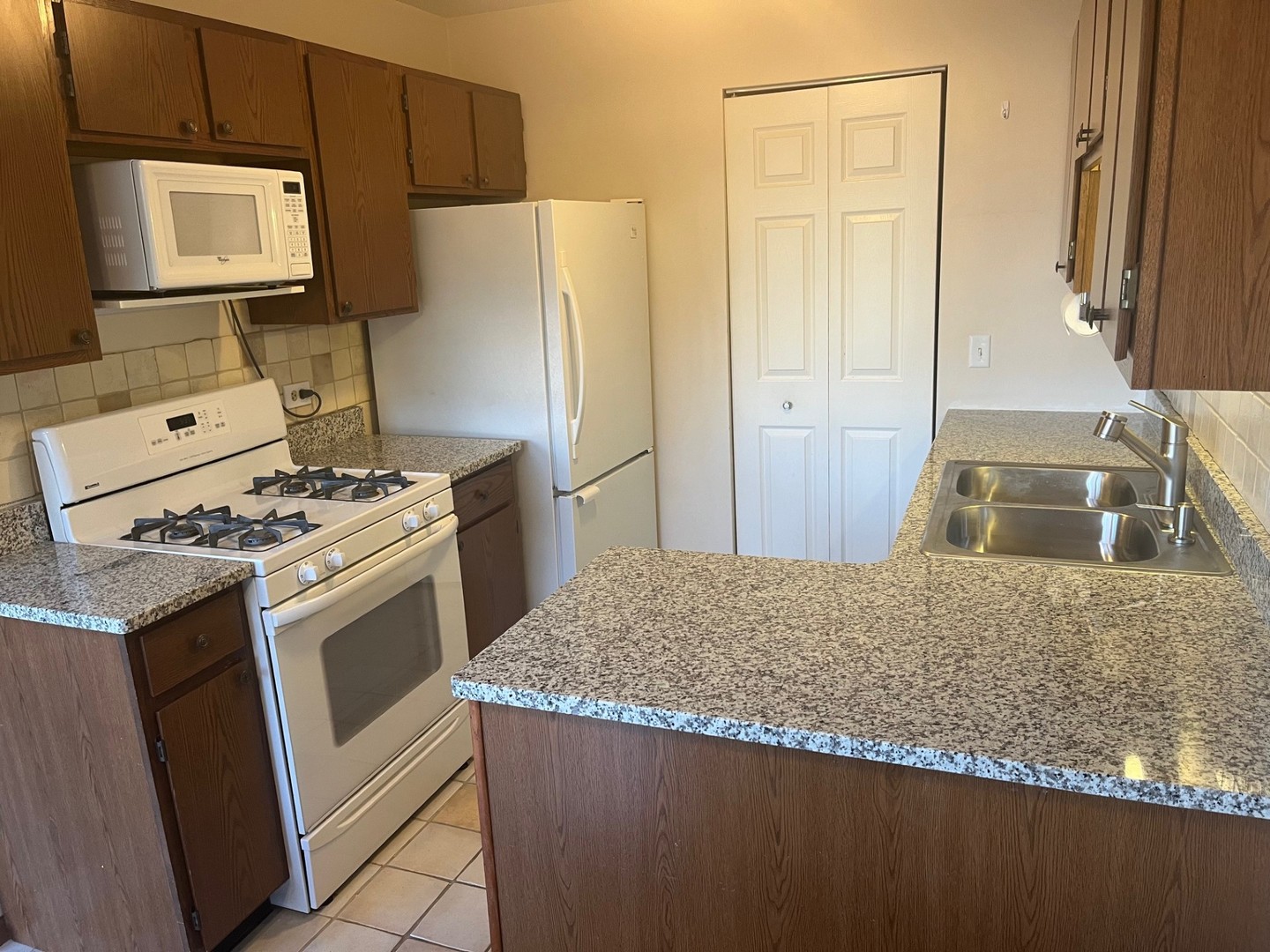652 Mallard Court #C2, Bartlett, IL 60103