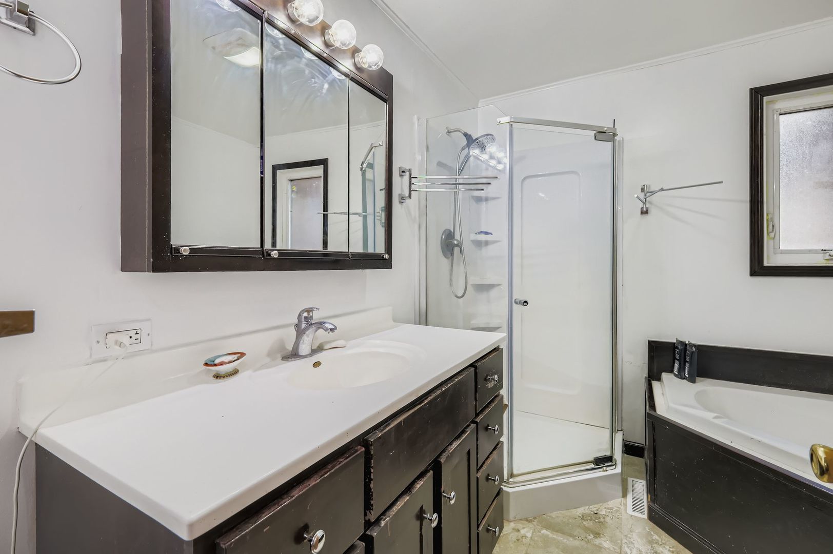 1450 S Stewart Avenue, Lombard, IL 60148