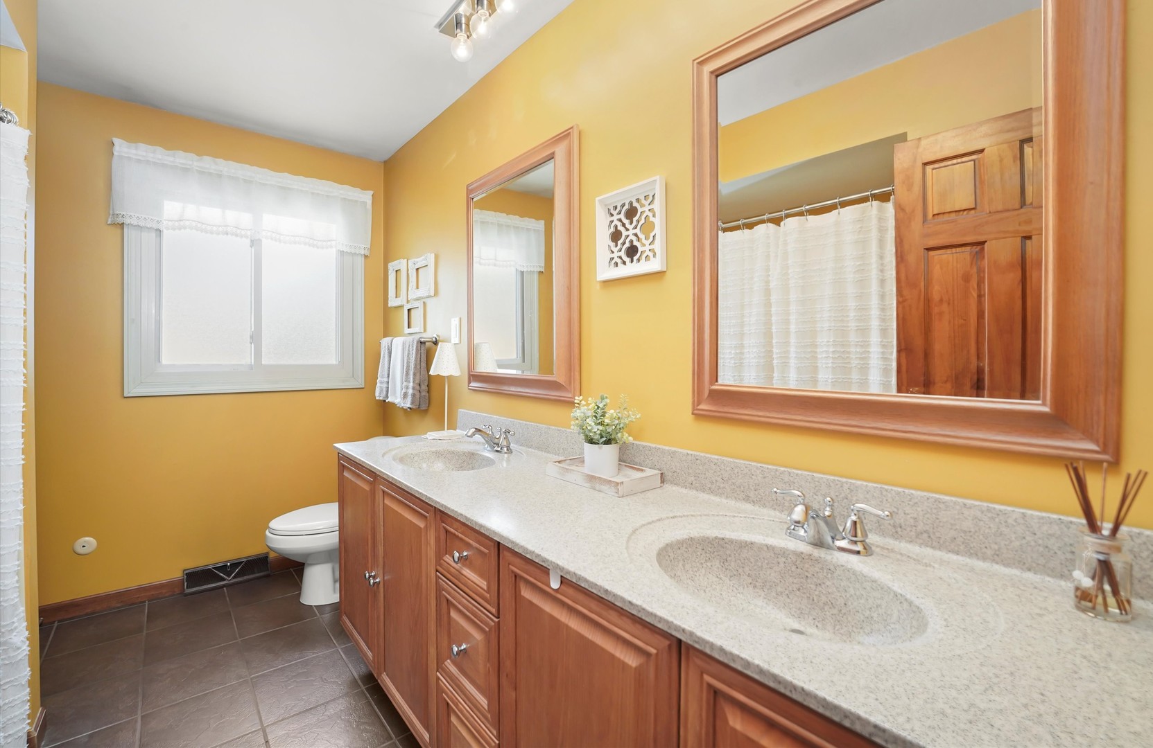 26521 S Greenwood Avenue, Crete, IL 60417