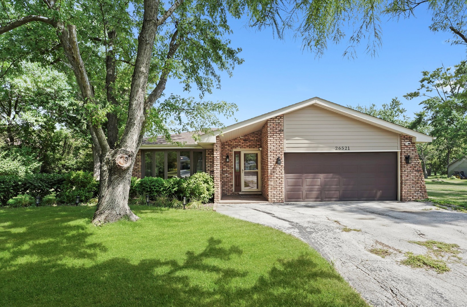 26521 S Greenwood Avenue, Crete, IL 60417