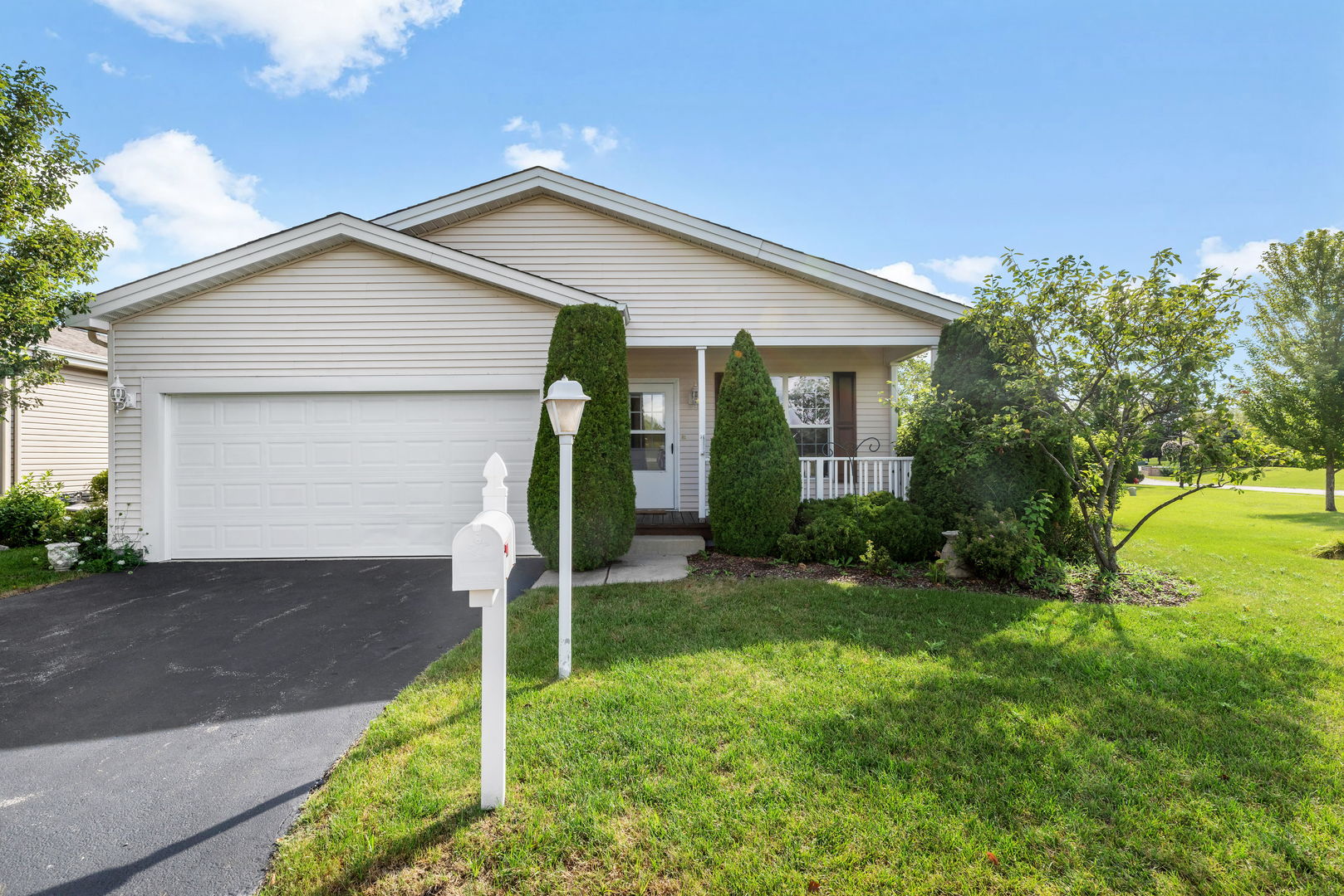 1 Rocking Horse Lane, Grayslake, IL 60030