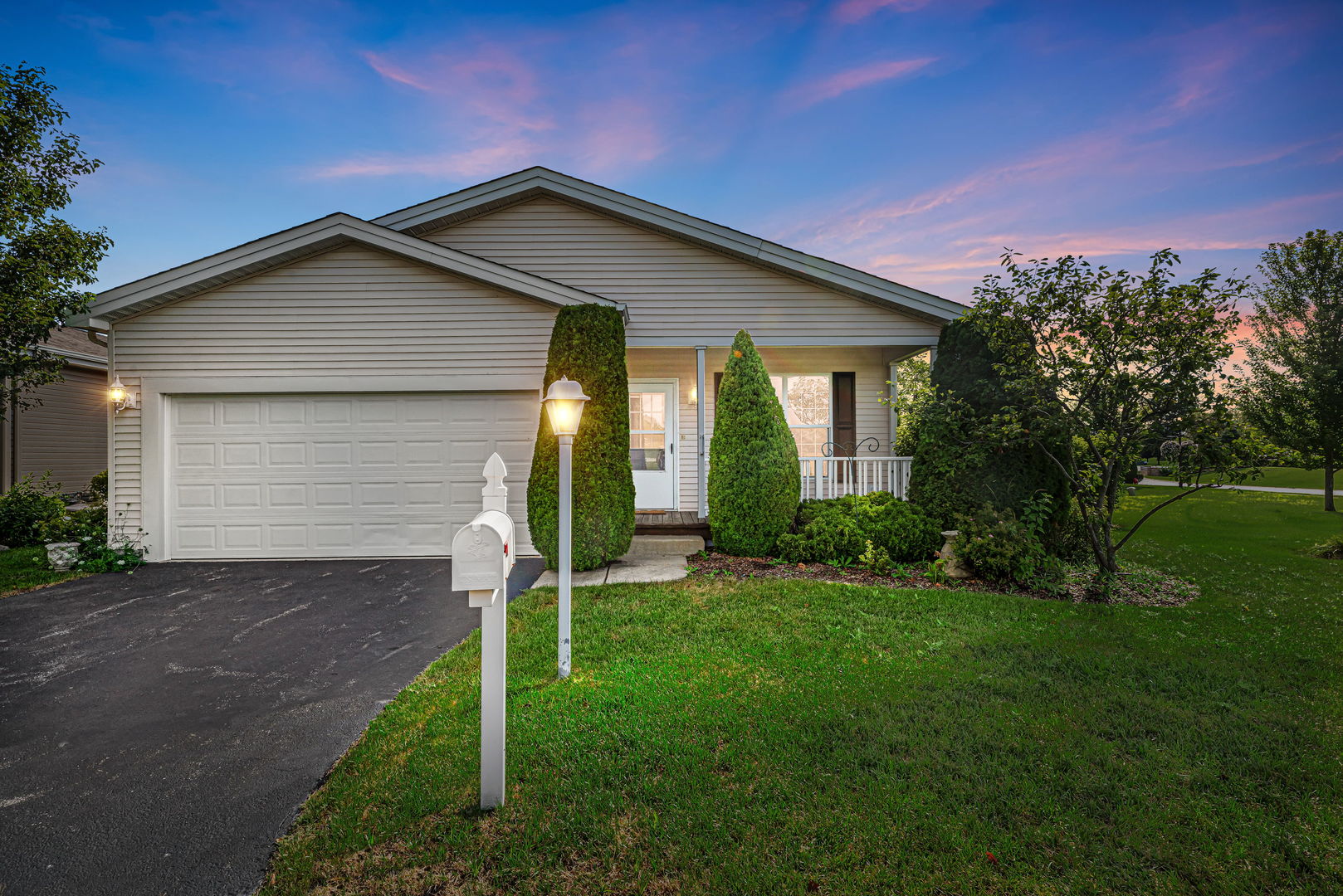 1 Rocking Horse Lane, Grayslake, IL 60030
