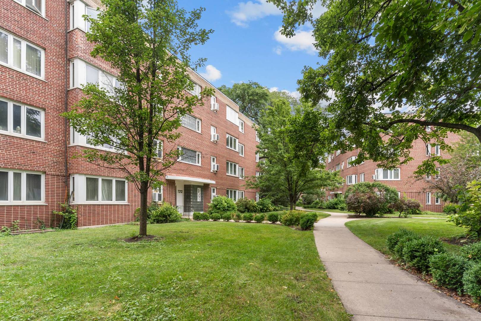 7212 Oak Avenue #3NE, River Forest, IL 60305