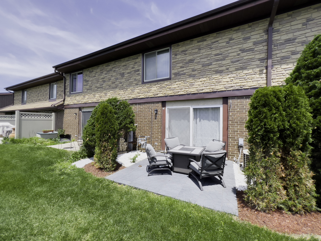 26 Cour Versaille Court #26, Palos Hills, IL 60465