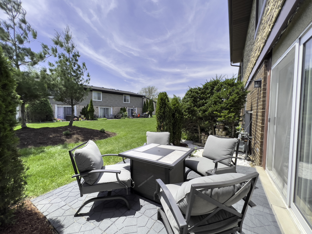 26 Cour Versaille Court #26, Palos Hills, IL 60465