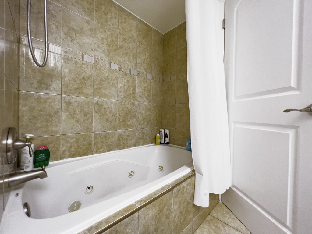 26 Cour Versaille Court #26, Palos Hills, IL 60465