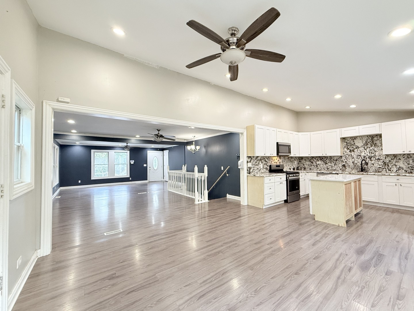 541 Blackhawk Drive, Lake In The Hills, IL 60156