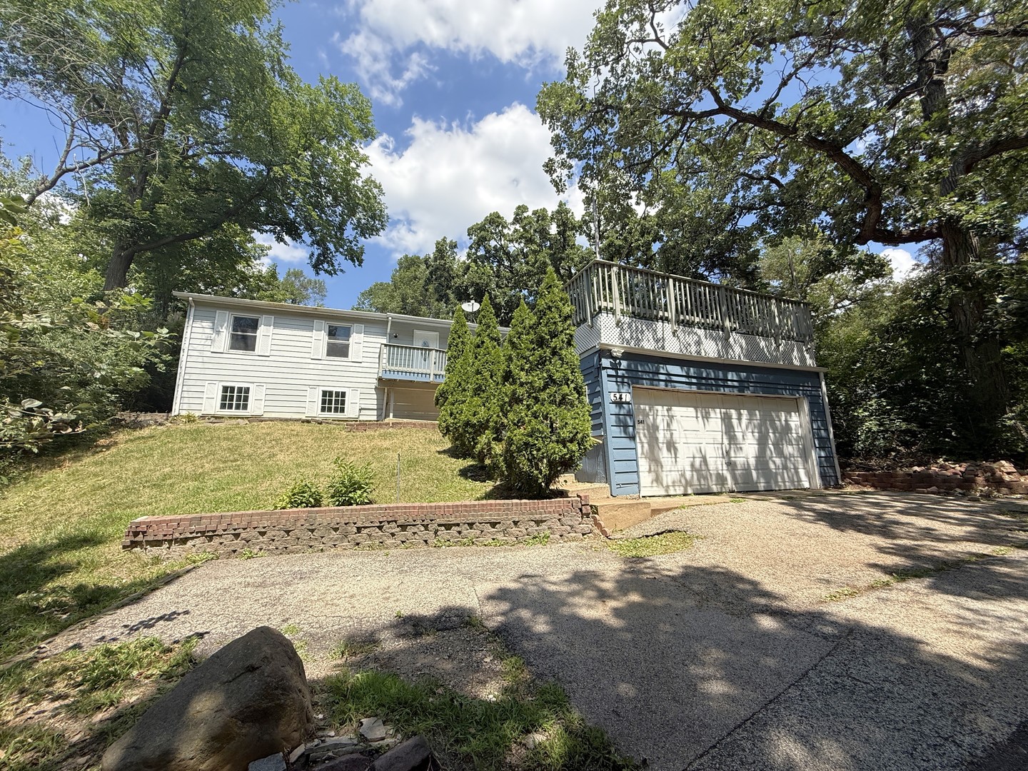 541 Blackhawk Drive, Lake In The Hills, IL 60156