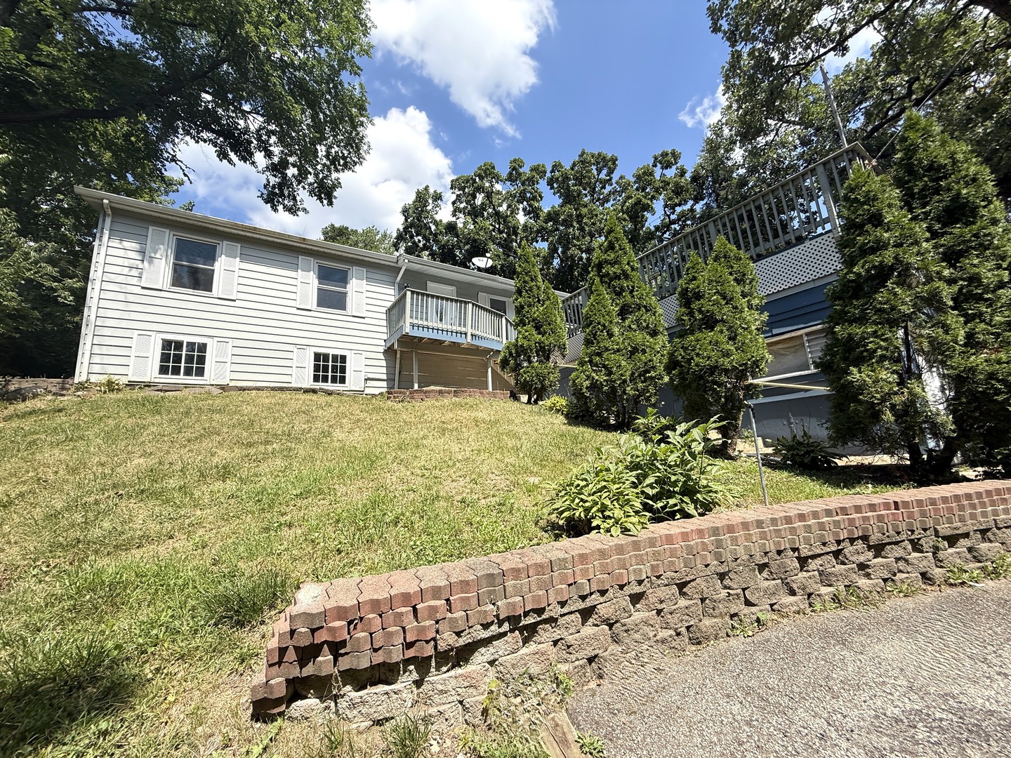 541 Blackhawk Drive, Lake In The Hills, IL 60156