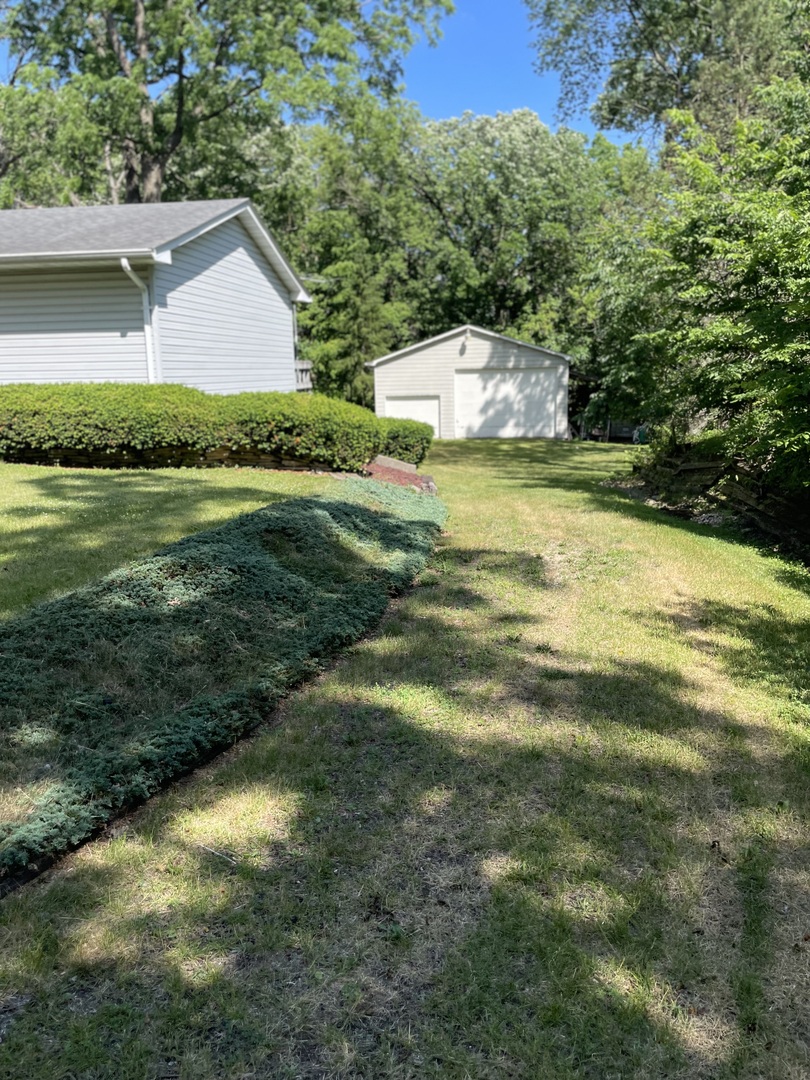 7710 Ravina Drive, Spring Grove, IL 60081