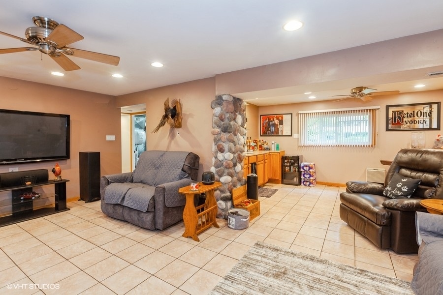 2S200 Valley Road, Lombard, IL 60148