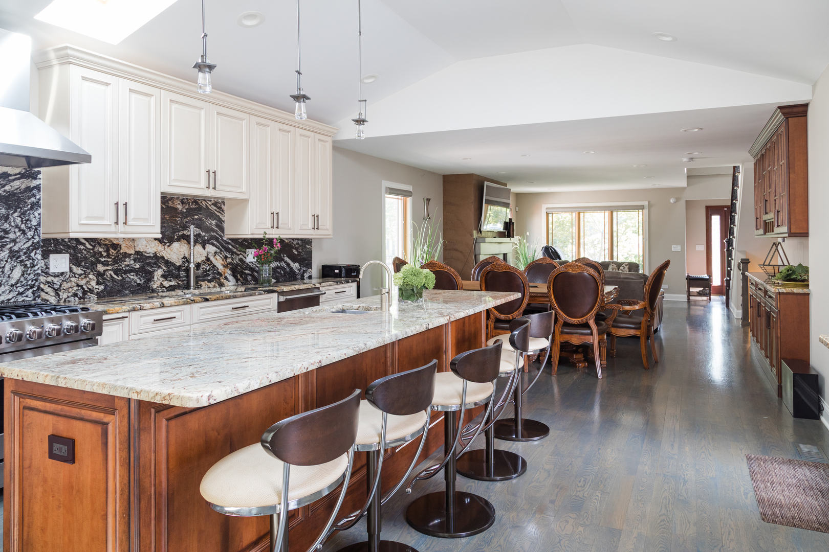 1052 Margret Street, Des Plaines, IL 60016