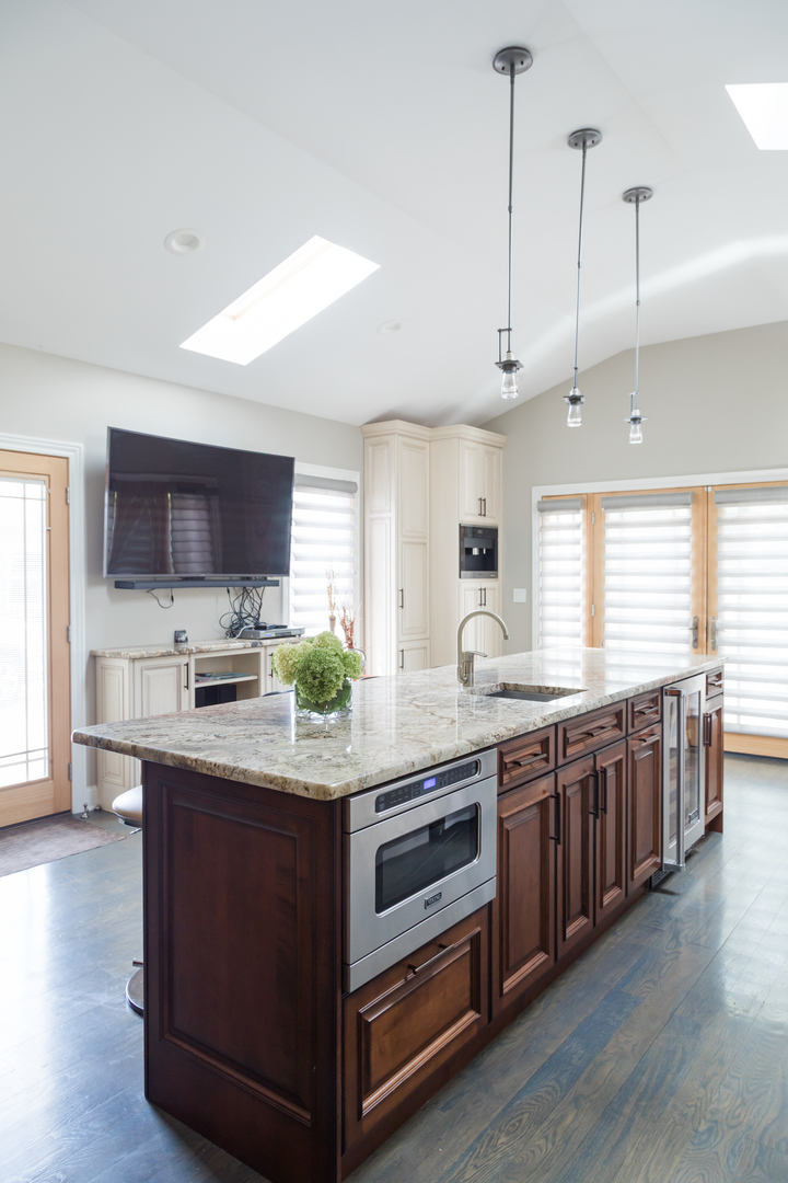 1052 Margret Street, Des Plaines, IL 60016