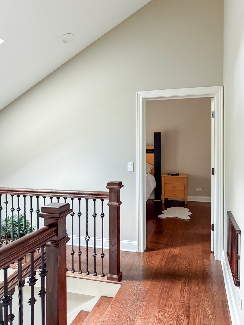 1052 Margret Street, Des Plaines, IL 60016