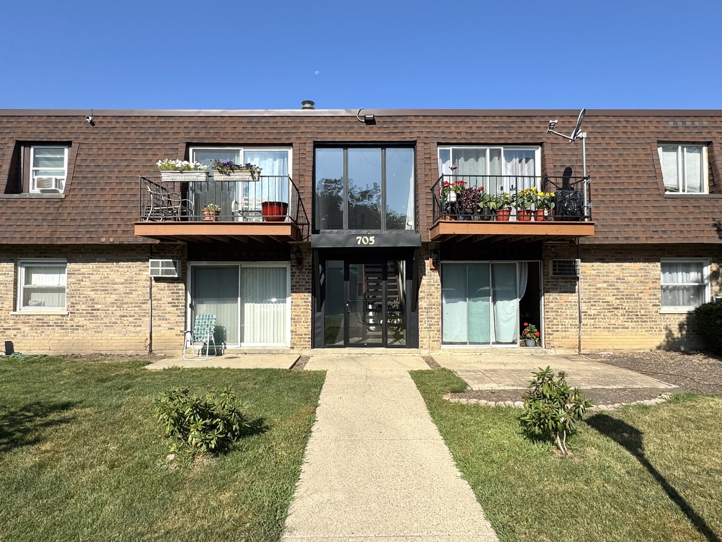 705 Grove Drive #101, Buffalo Grove, IL 60089