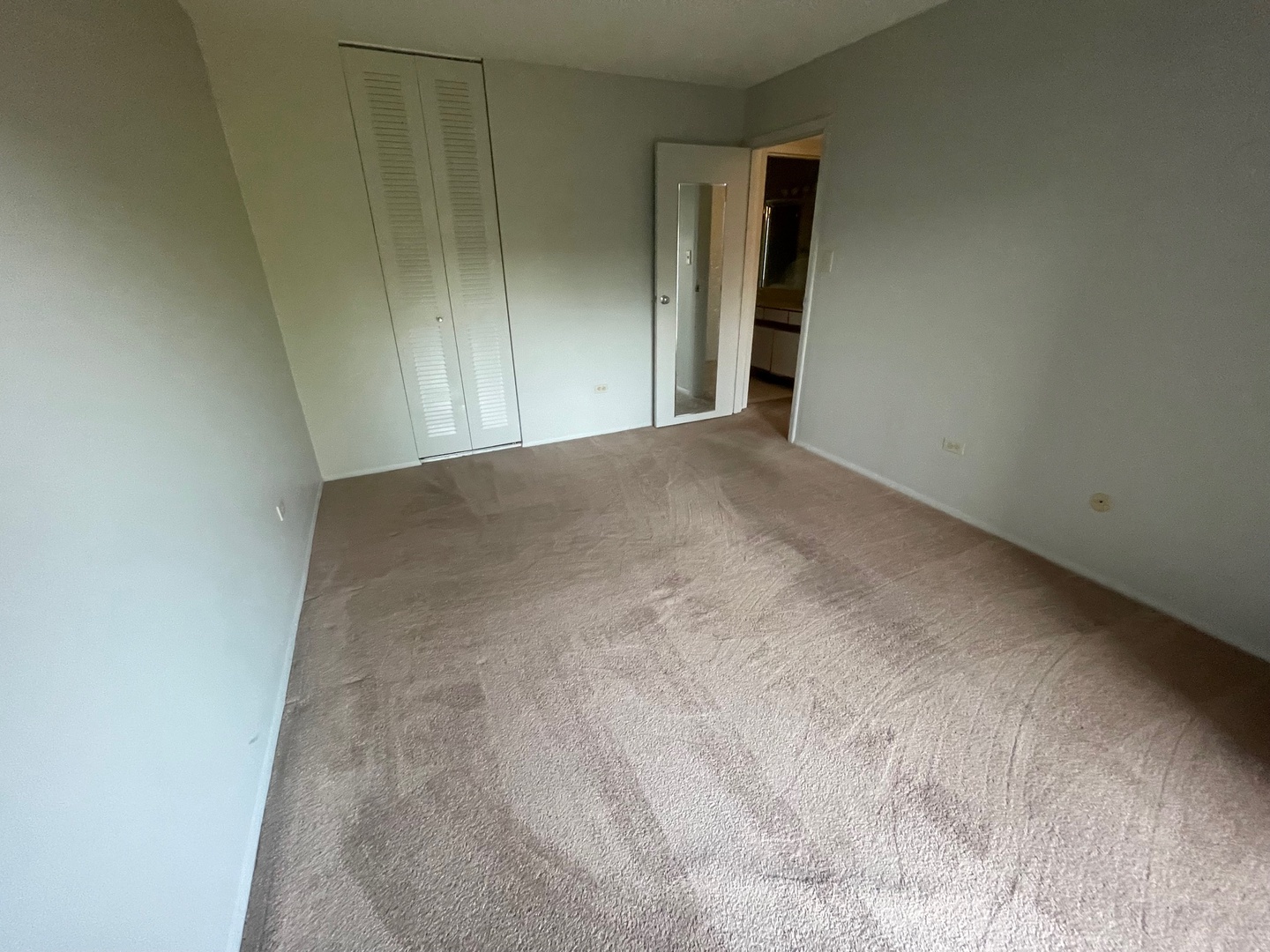 6149 Knoll Wood Court #104, Willowbrook, IL 60527