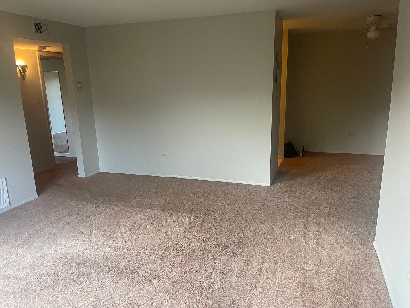 6149 Knoll Wood Court #104, Willowbrook, IL 60527