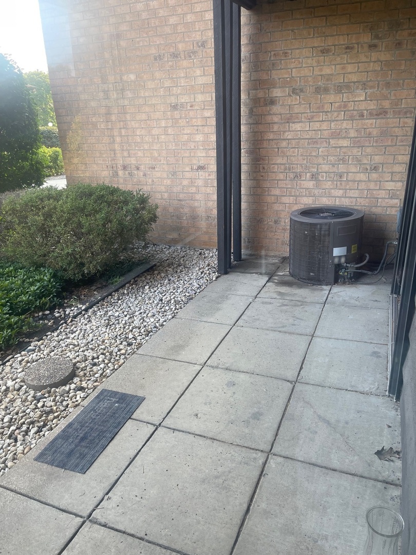 6149 Knoll Wood Court #104, Willowbrook, IL 60527