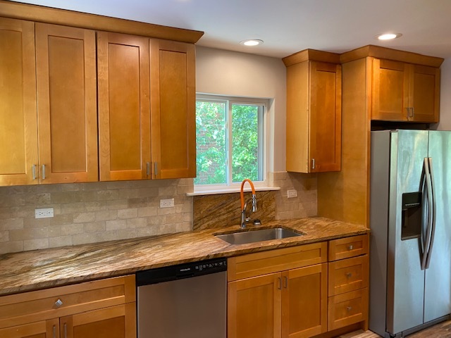 587 Wilshire Avenue, Glen Ellyn, IL 60137