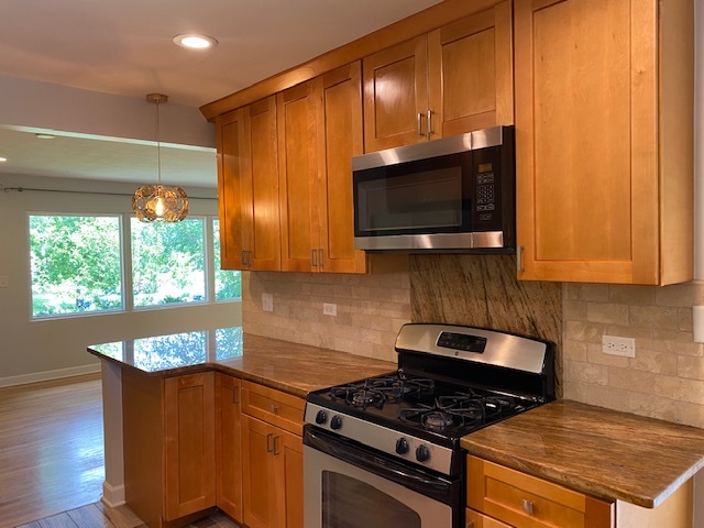 587 Wilshire Avenue, Glen Ellyn, IL 60137
