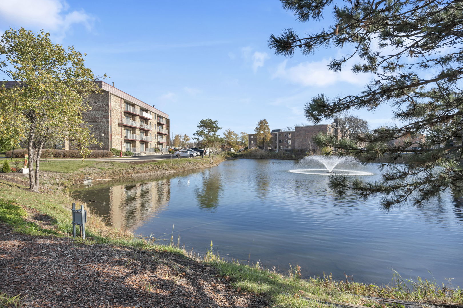 5400 Astor Lane #212, Rolling Meadows, IL 60008