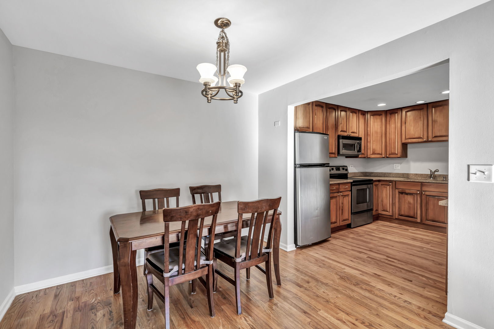 5400 Astor Lane #212, Rolling Meadows, IL 60008