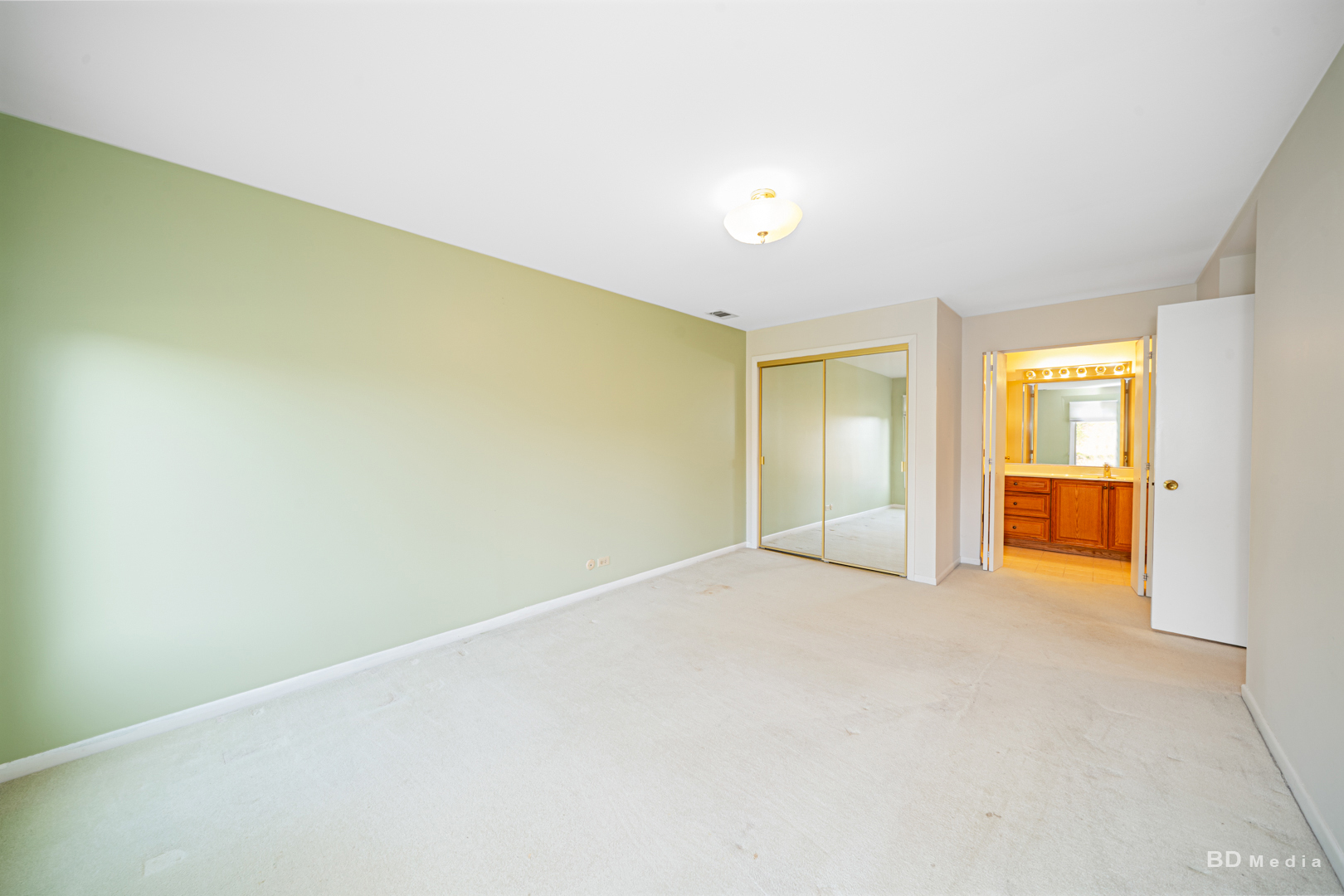 1477 S County Farm Road #2-3F, Wheaton, IL 60189