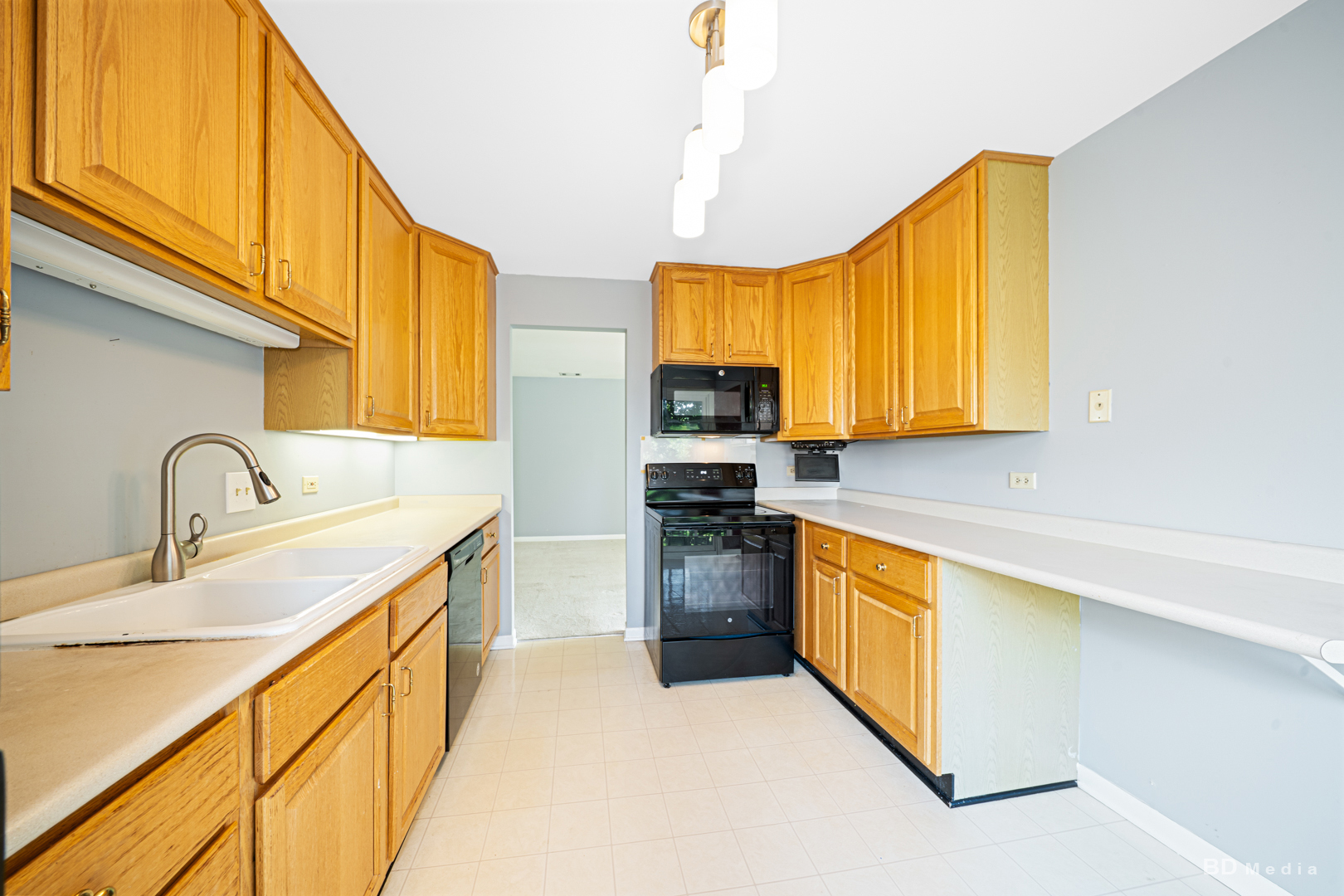 1477 S County Farm Road #2-3F, Wheaton, IL 60189