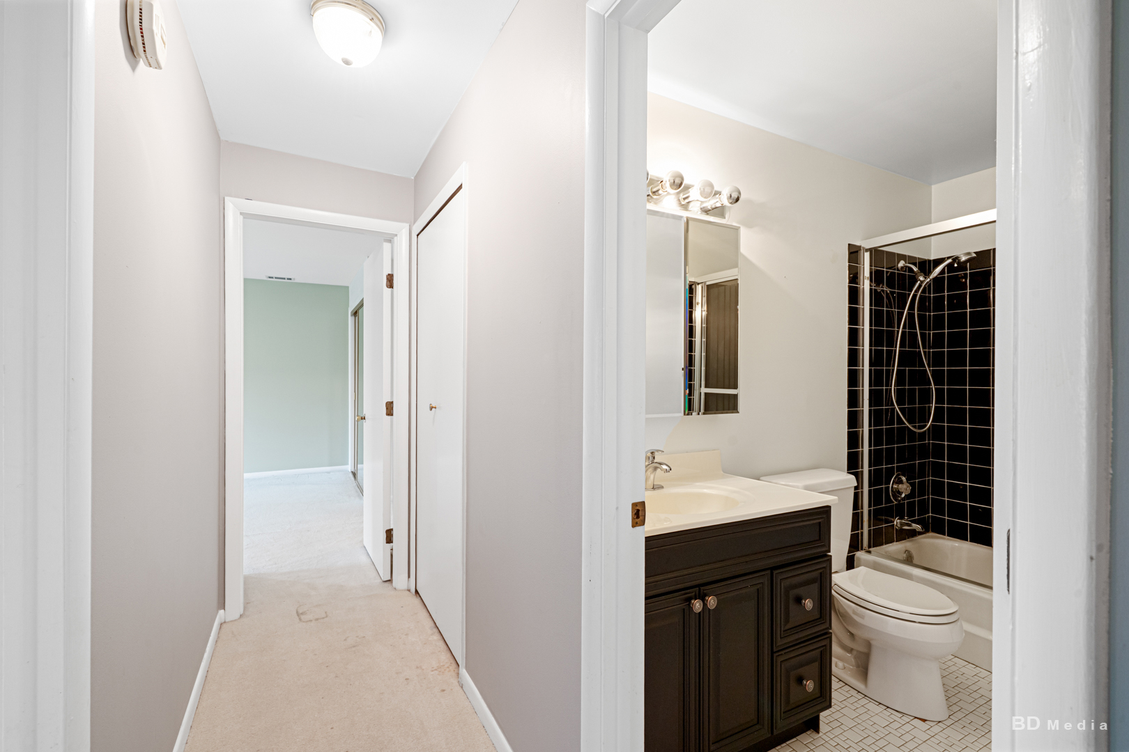 1477 S County Farm Road #2-3F, Wheaton, IL 60189