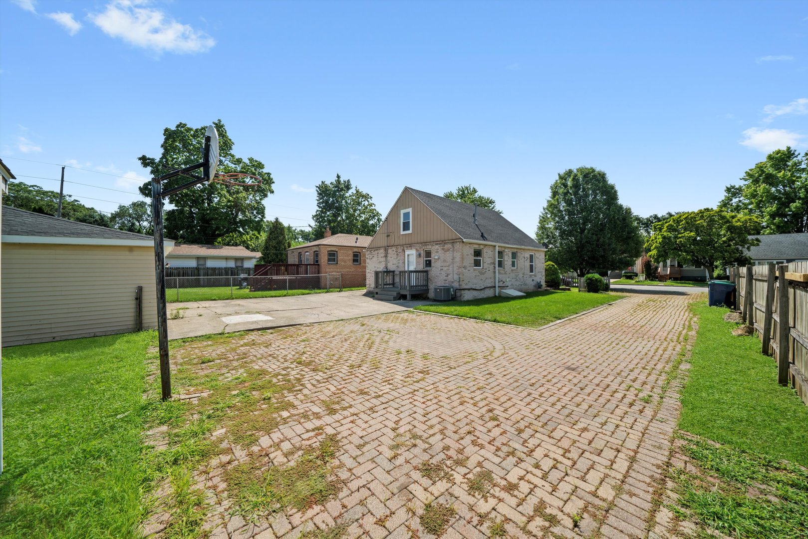 2612 W 98th Street, Evergreen Park, IL 60805
