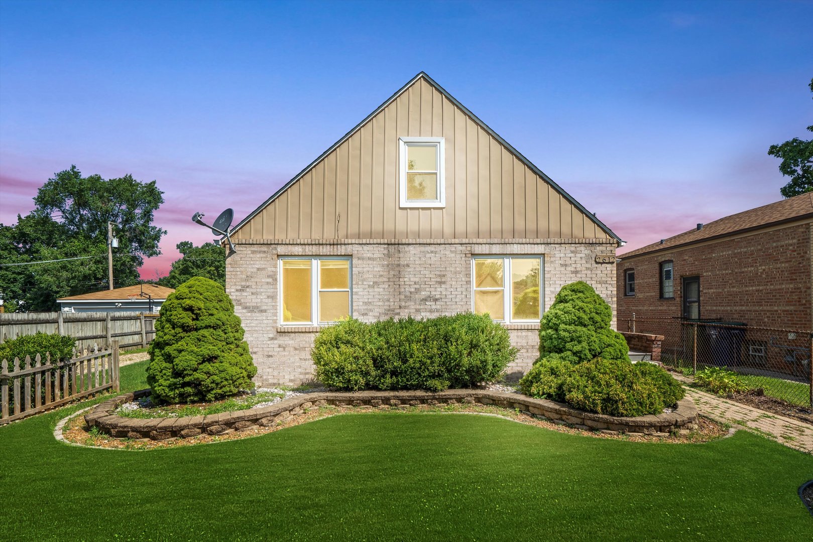 2612 W 98th Street, Evergreen Park, IL 60805