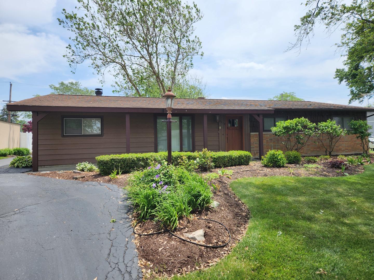 7713 Brookhaven Avenue, Darien, IL 60561