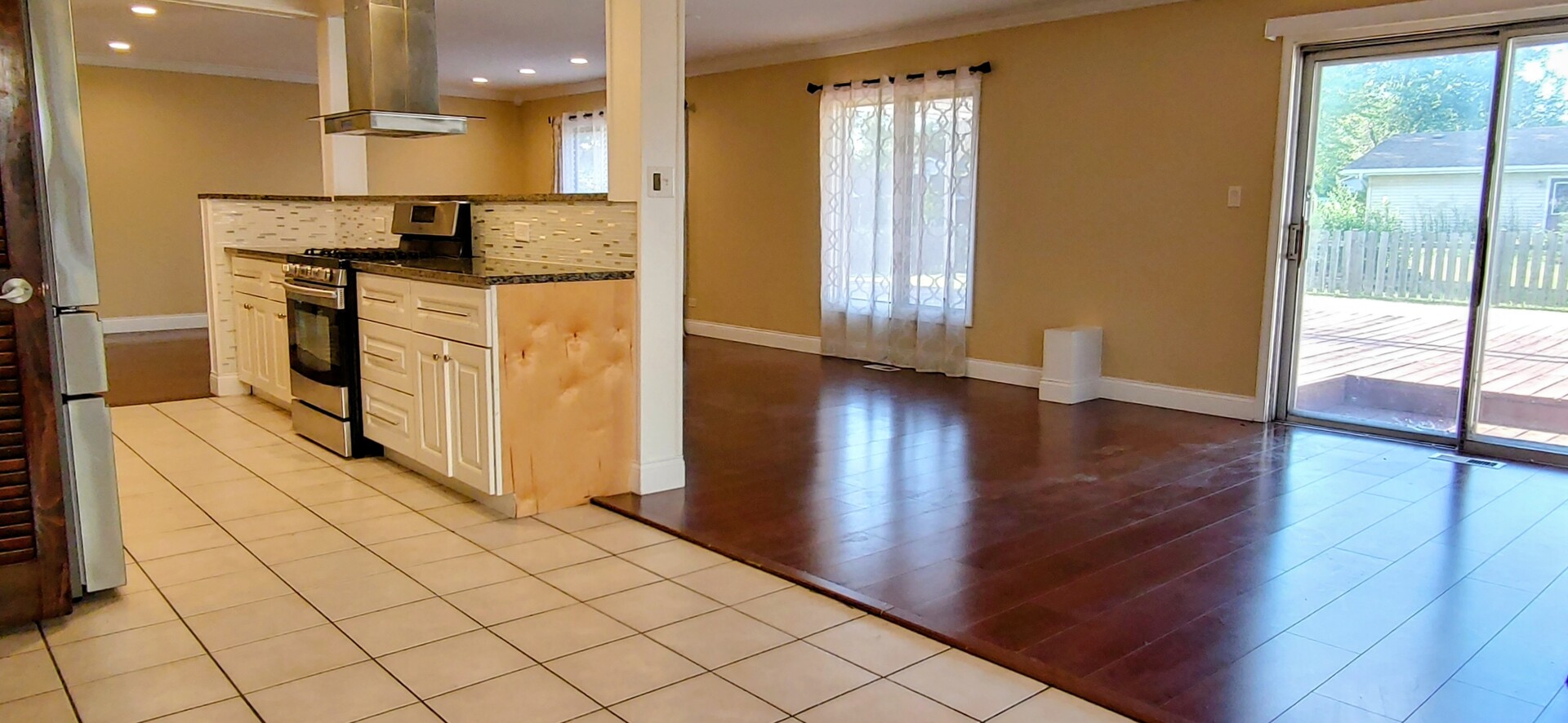 1160 Hassell Road, Hoffman Estates, IL 60169