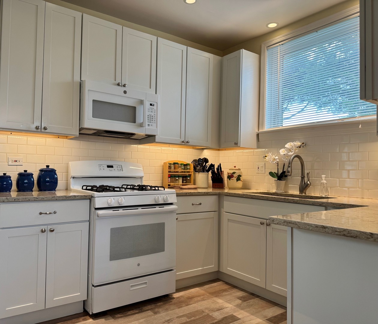 940 W Grant Drive, Des Plaines, IL 60016